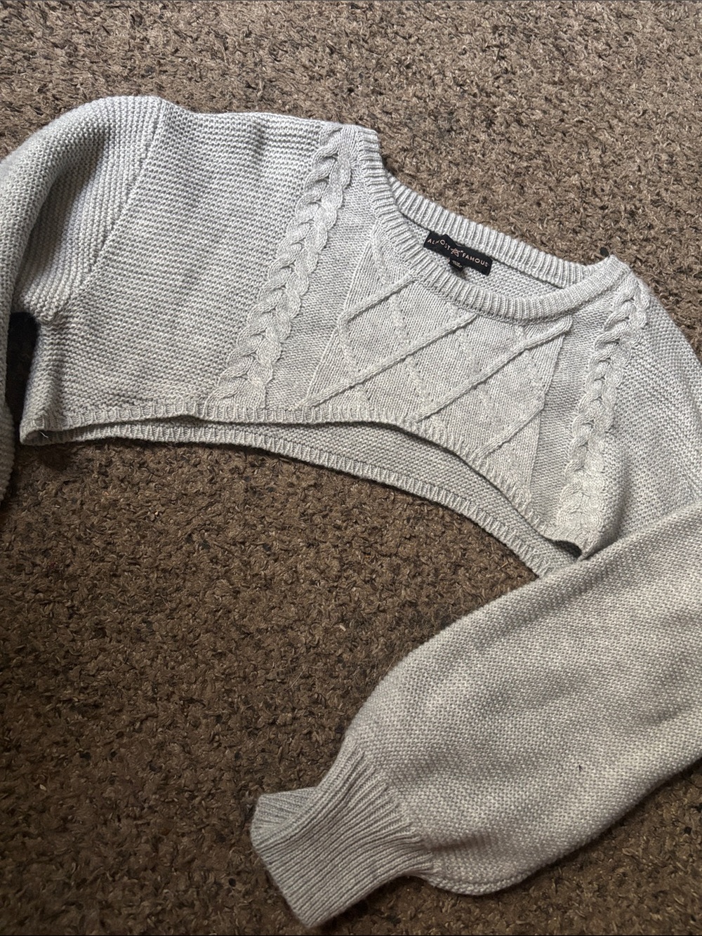 ALO Yoga Cropped Cable-Knit Pullover Sweater - Light Gray